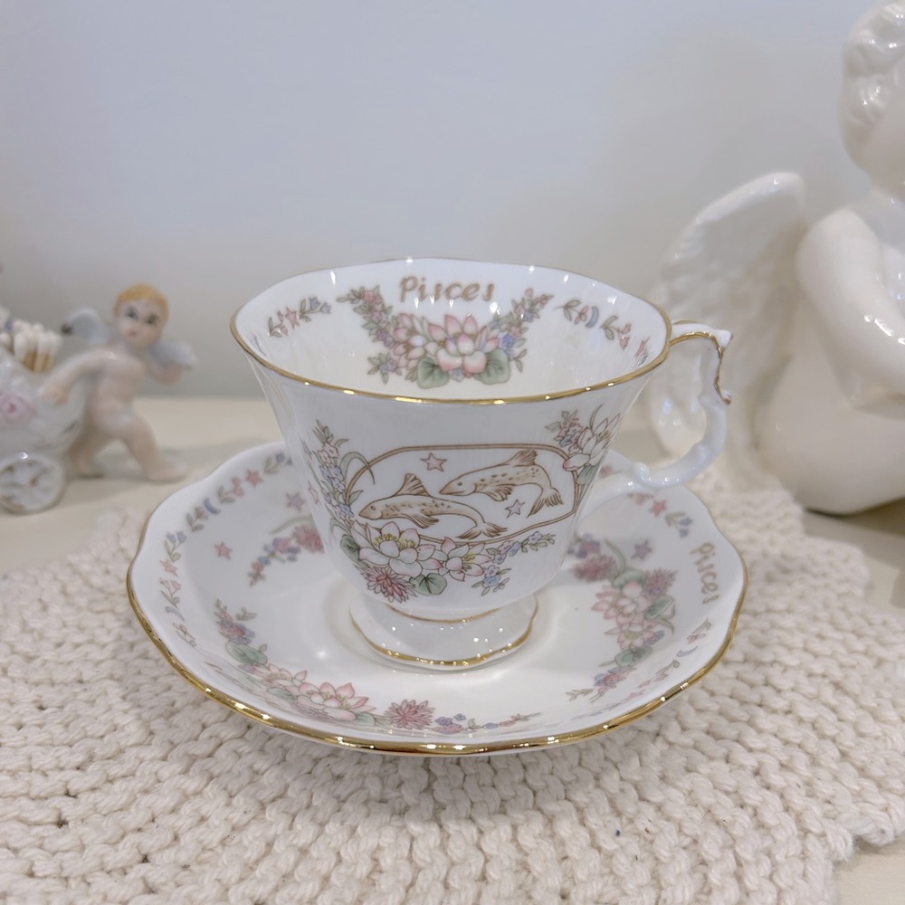 Rare 1987 vintage Royal Albert Pisces zodiac teacup excellent condition